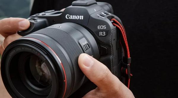 Canon представил новую беззеркальную камеру EOS R3