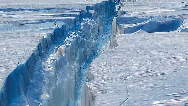 Гляциологи объяснили, как можно спасти ледник "Судного дня"
